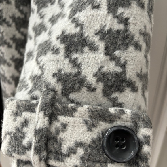 Catherine’s 3X Houndstooth Lined Winter Coat - Picture 2 of 5